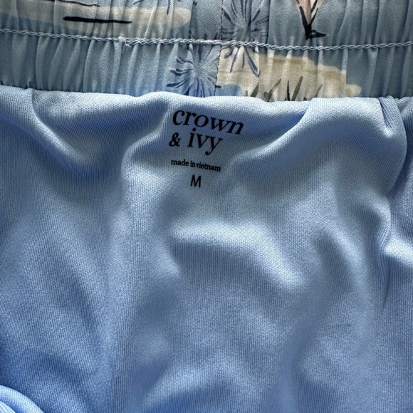 Crown & ivy womens shorts size medium - Picture 2 of 3